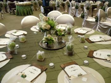 Let us make your reception shine with our floral  centerpieces. 