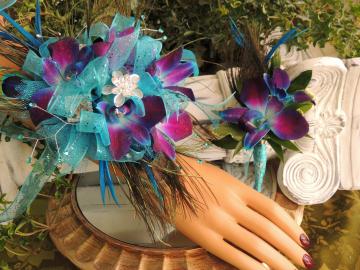 Wear an elegant corsage for your homecoming dance! 